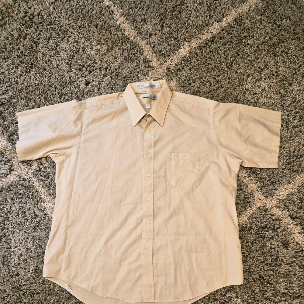 Tan Van Heusen cotton & polyester button-up shirt in a L #preppy #classic